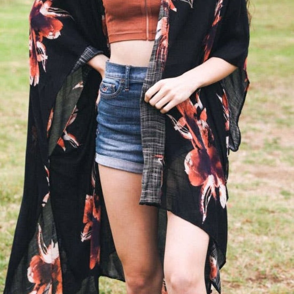 NWT- Bloom Floral Kimono